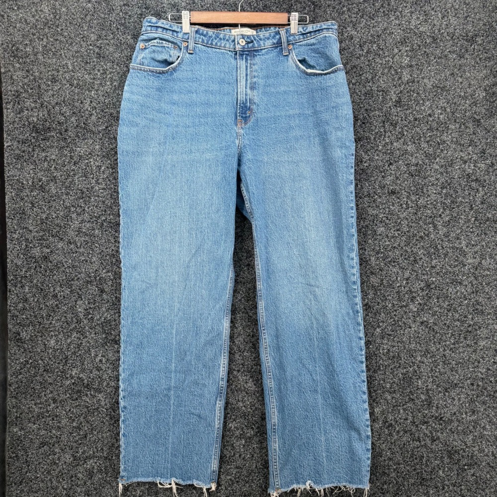 Abercrombie & Fitch Curve Love 90s Relaxed High Rise Jeans 34 18R Medium Wash